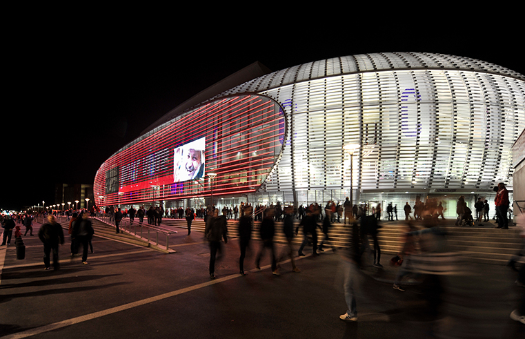 1800 m² OF ANIMATED FACADE 1800 m² OF ANIMATED FACADE